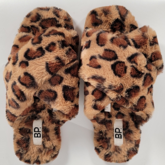 BP. Mae Faux Fur Criss-Cross Slippers in Leopard, Size L - Picture 1 of 13